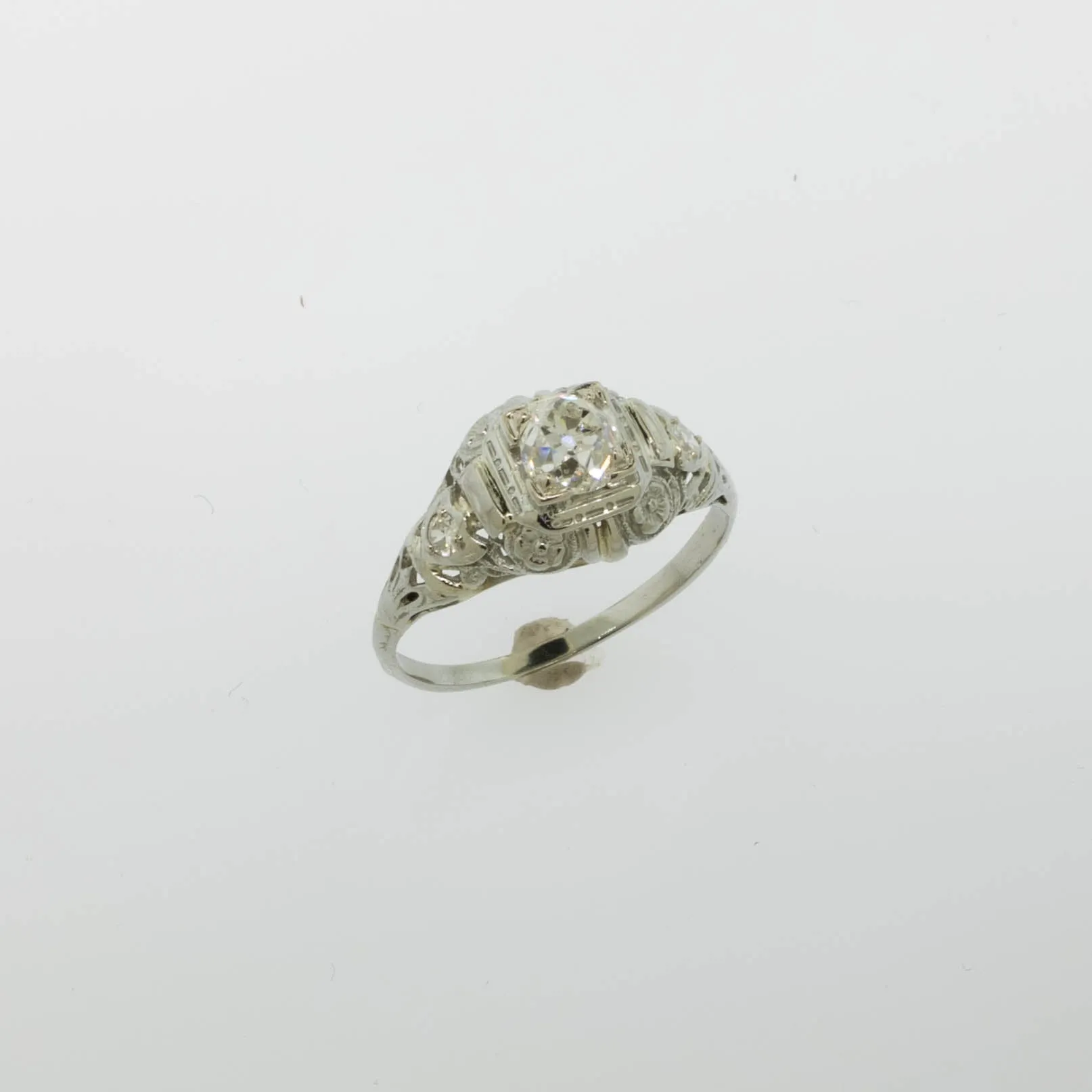 18K White Gold Old Mine Cut Diamond (~.64 center) Filigree Ring Size 7 Preowned
